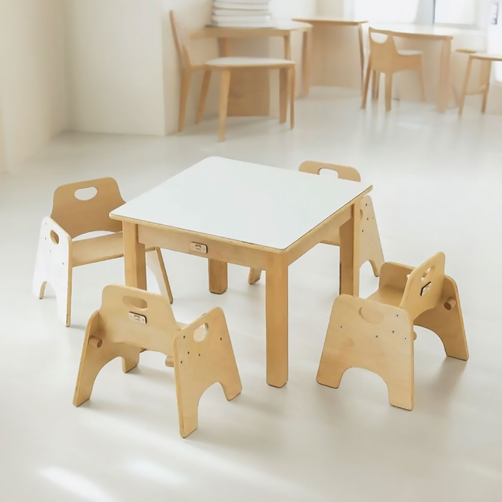 WHITE SQUARE TABLE