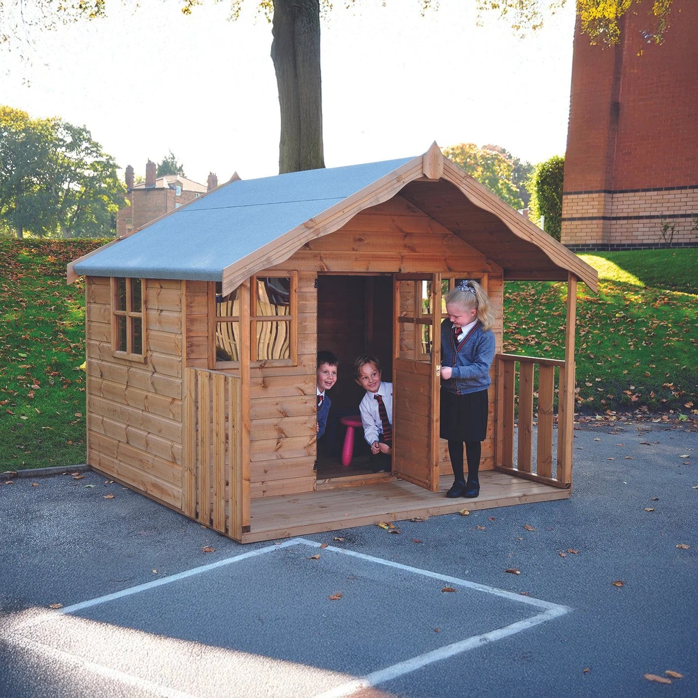 LADYBIRD COTTAGE PLAYHOUSE