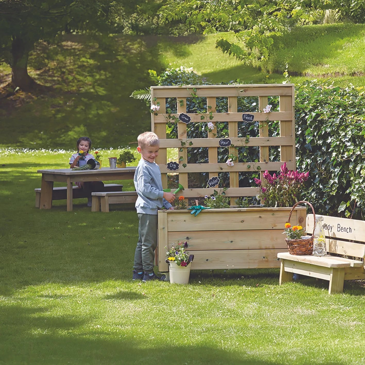 MILLHOUSE MOBILE PLANTER WITH TRELLIS