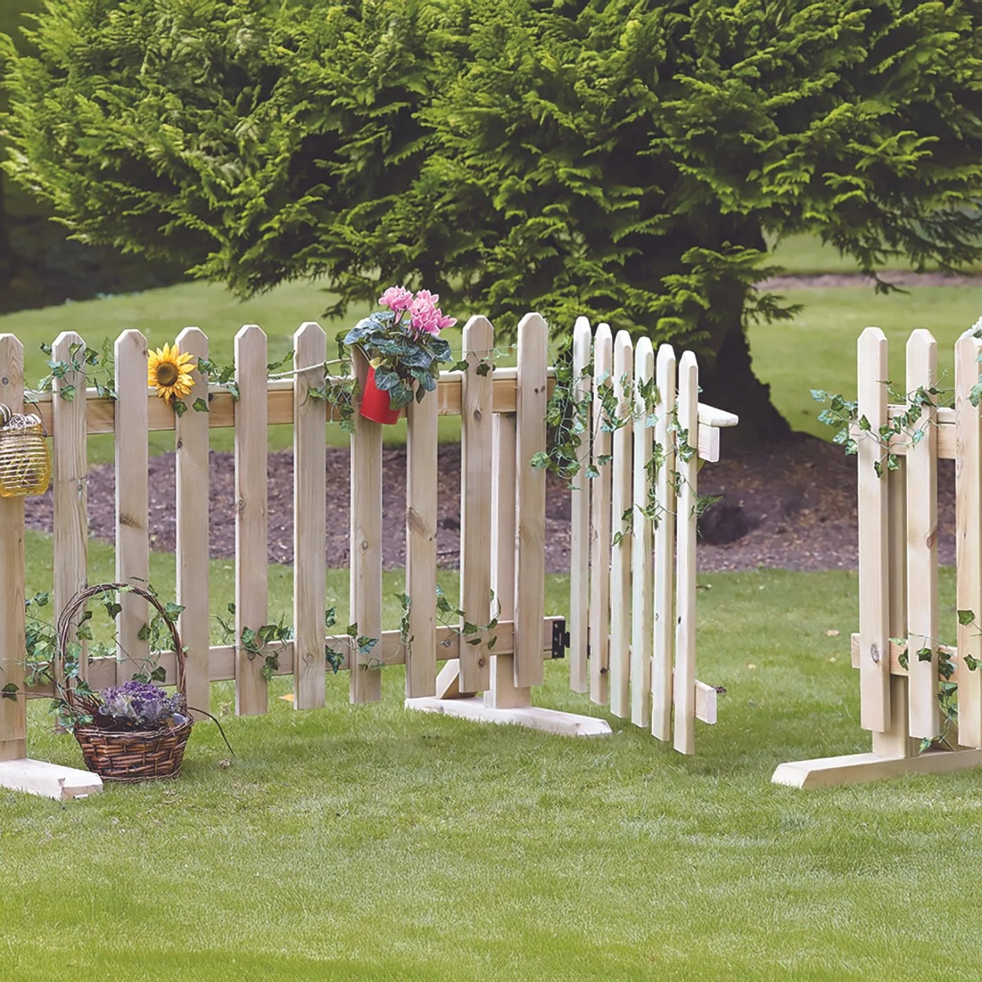 MILLHOUSE MOVABLE FENCE PANEL DIVIDER AND GATE