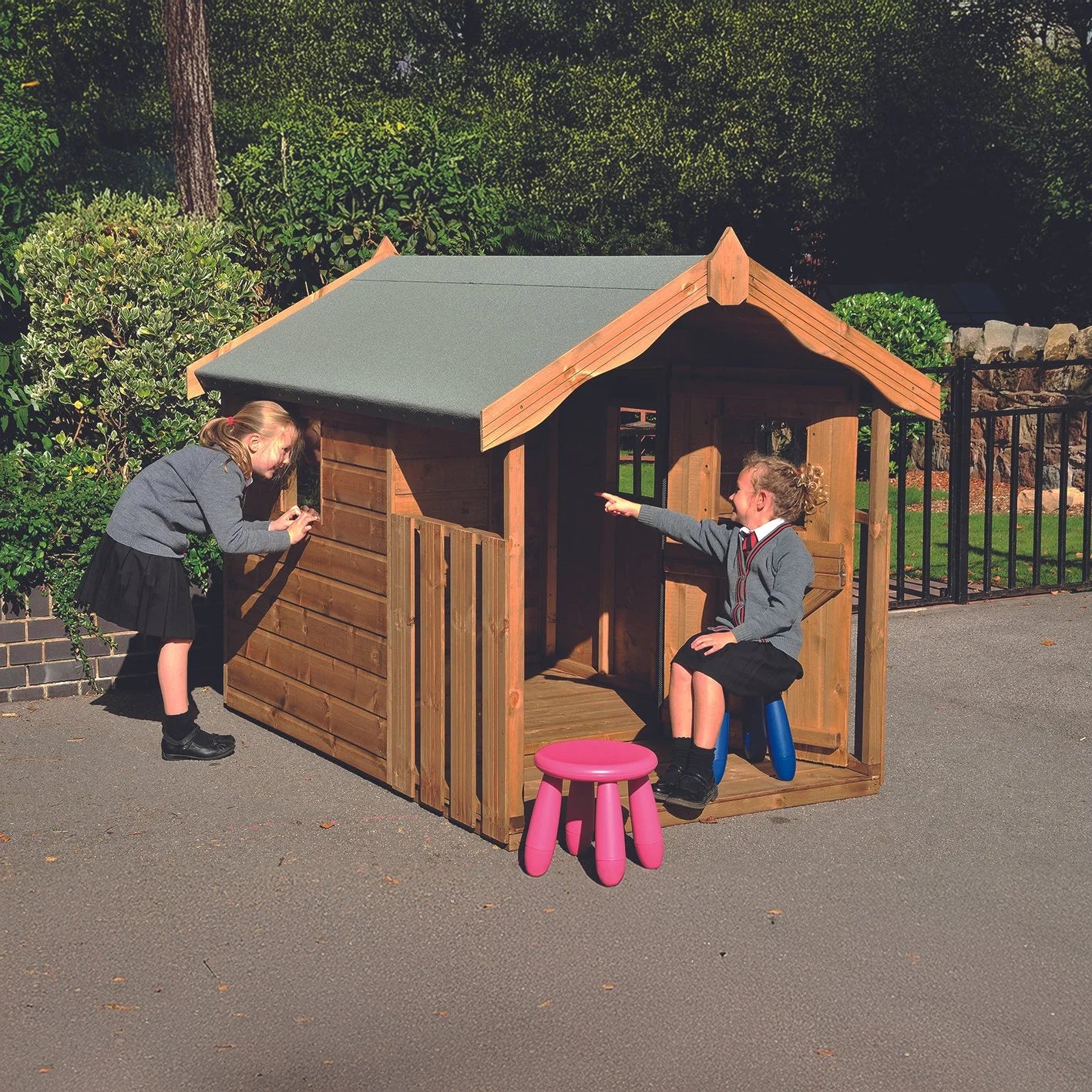 CHILDREN'S RETREAT PLAYHOUSE