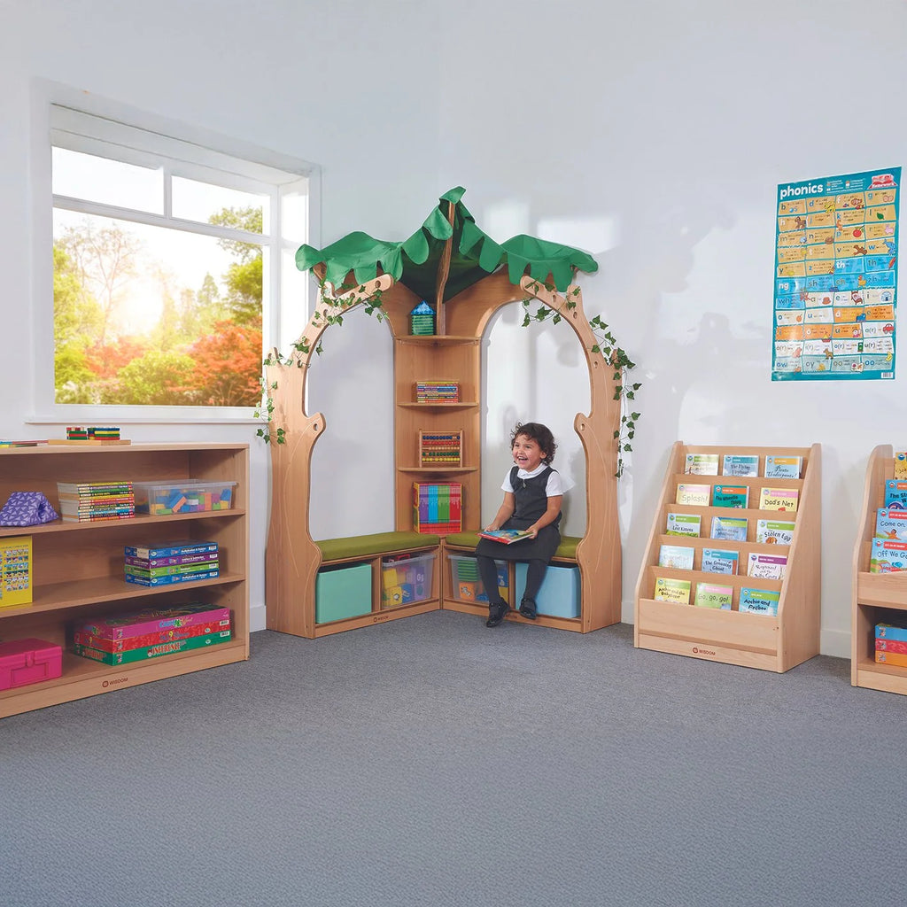 BEECHWOOD TREE HOUSE LIBRARY CORNER